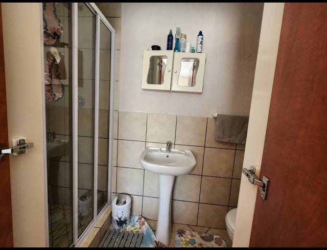 2 BEDROOM APARTMENT FOR SALE IN WATERVAL EAST